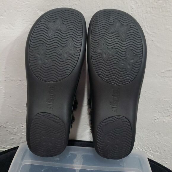 New Alegria Meri Fur Lined Gold Floral Booties Size 37 or 7 - Picture 11 of 13